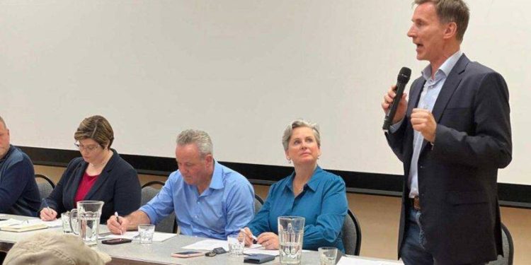 Hunt Slams Thames Water’s Bid for Higher Bills Amid Failures