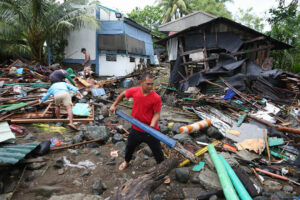 Tyhpoons Fung-wong and Kalmaegi leave nearly 260 dead after hitting Philippines