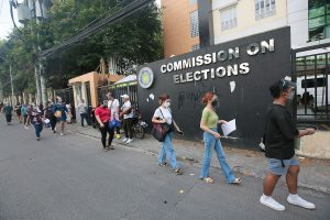 BARMM polls at risk over district law