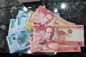 Peso sinks to P59 level again as growth concerns hit sentiment