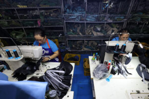 Manufacturing PMI falls to 4-year low