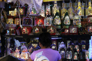 Poll: GDP growth likely slowed in Q4